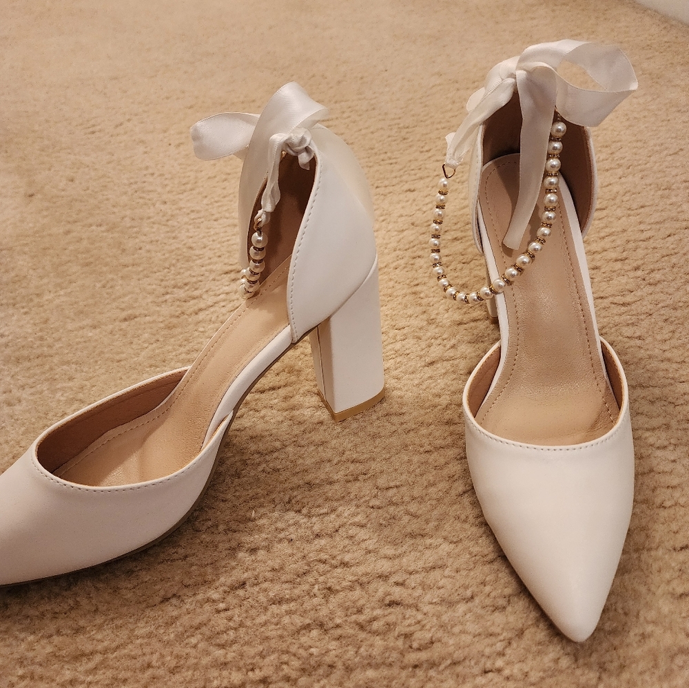 NWT Elegant White Block Heel Pearl Ankle Women's Shoes